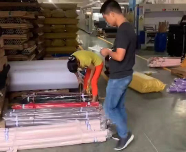 �L�d������ɫ�м��������؛